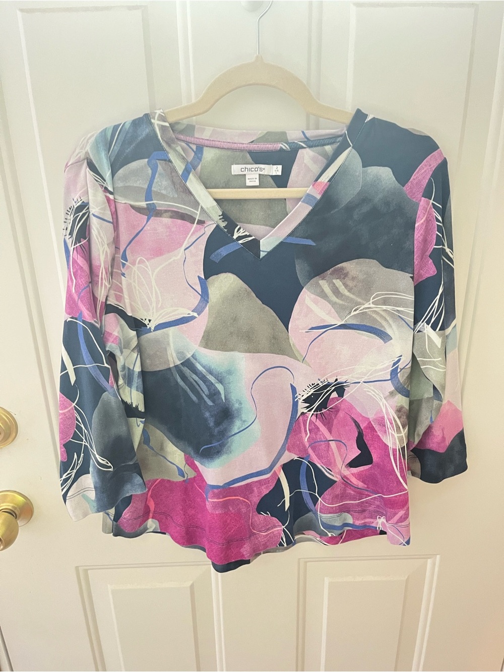 Chico’s Women’s Size 2 Large Abstract Art Print V-Neck Top
